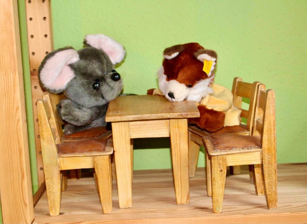 Liebevoll und kindgerecht eingerichtetes Wartezimmer der Praxis für Neurologie, Psychiatrie und Psychotherapie des Kindes-, Jugend- und Erwachsenenalters in Leipzig und Rackwitz.